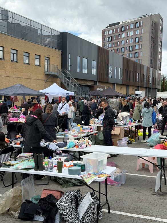 Børneloppemarked trodsede regnvejret i Frihedens Butikscenter 
