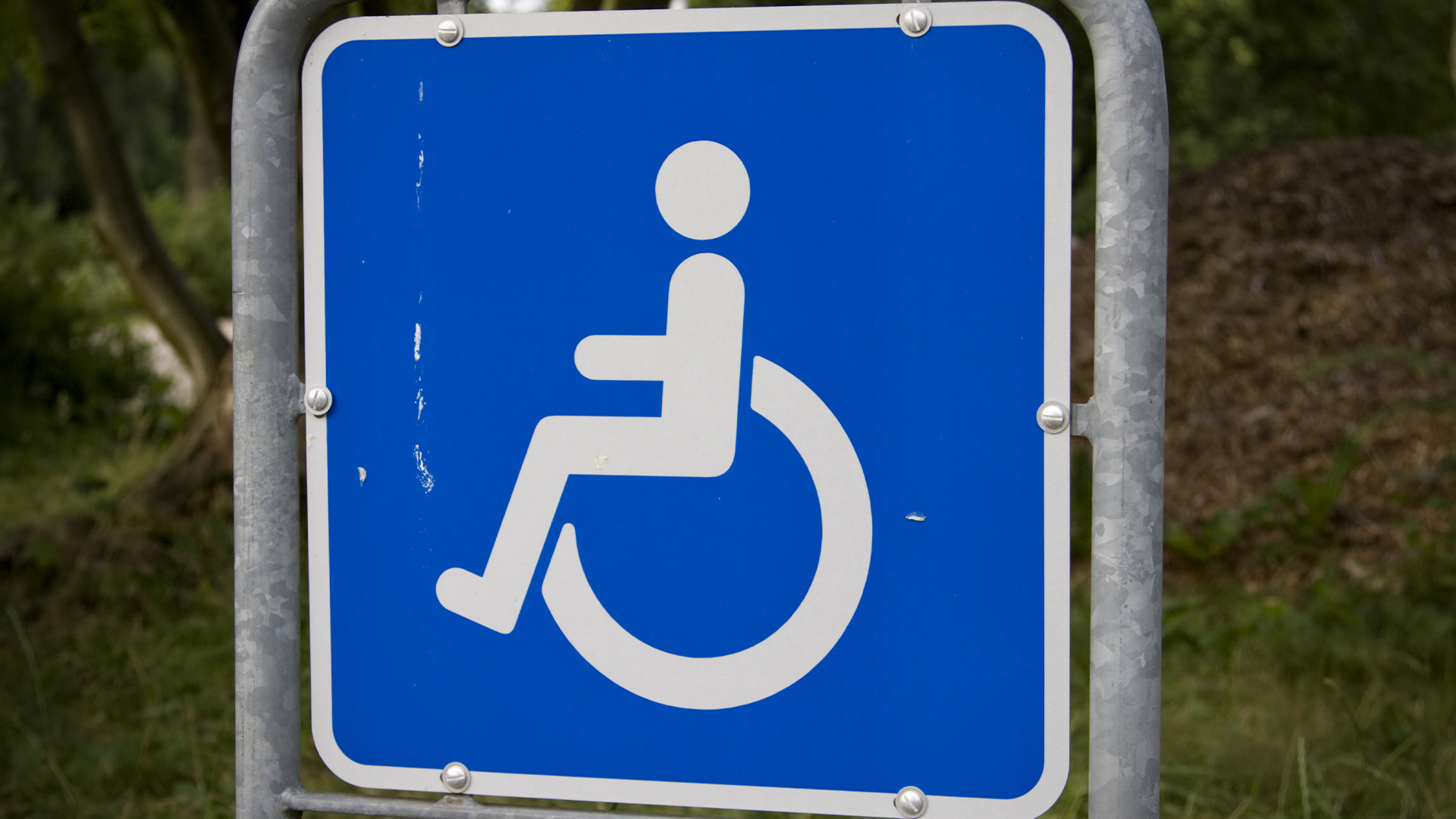 Mand dømt for misbrug af handicapskilt